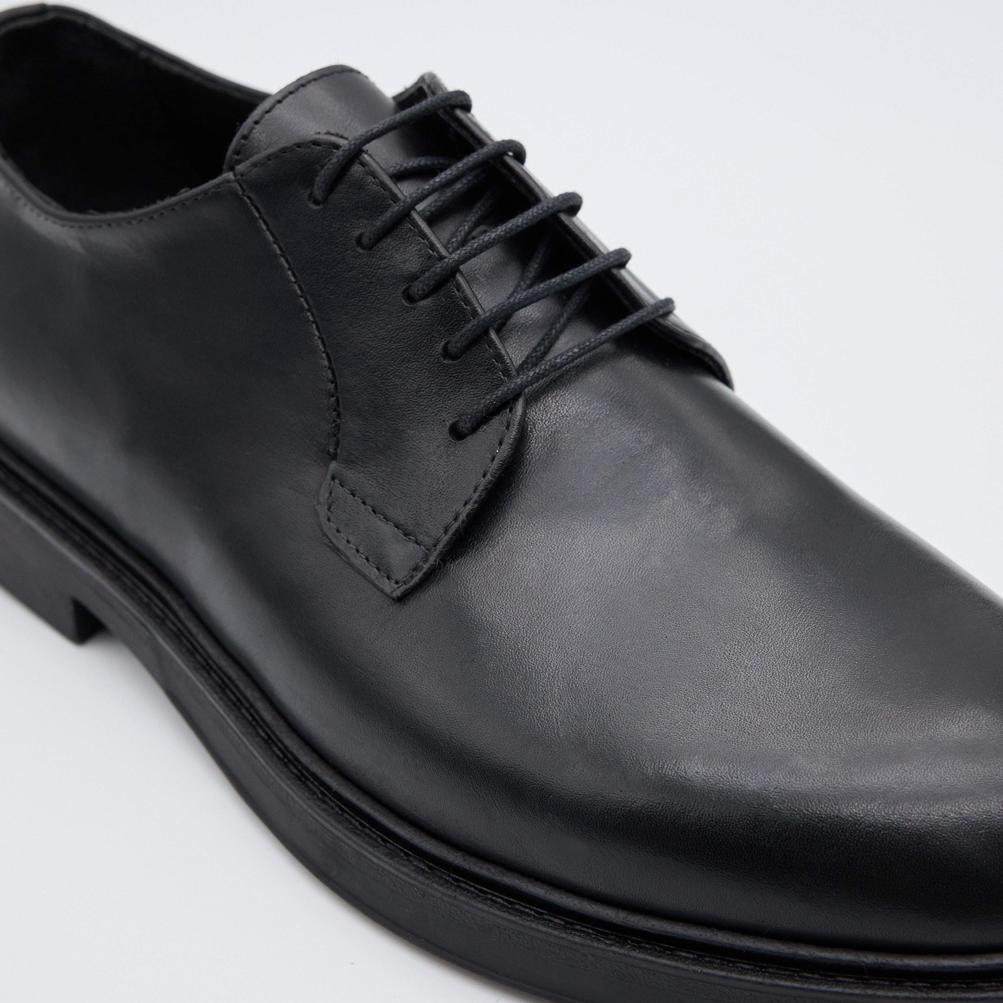 Derby in Pelle Nera Liscia