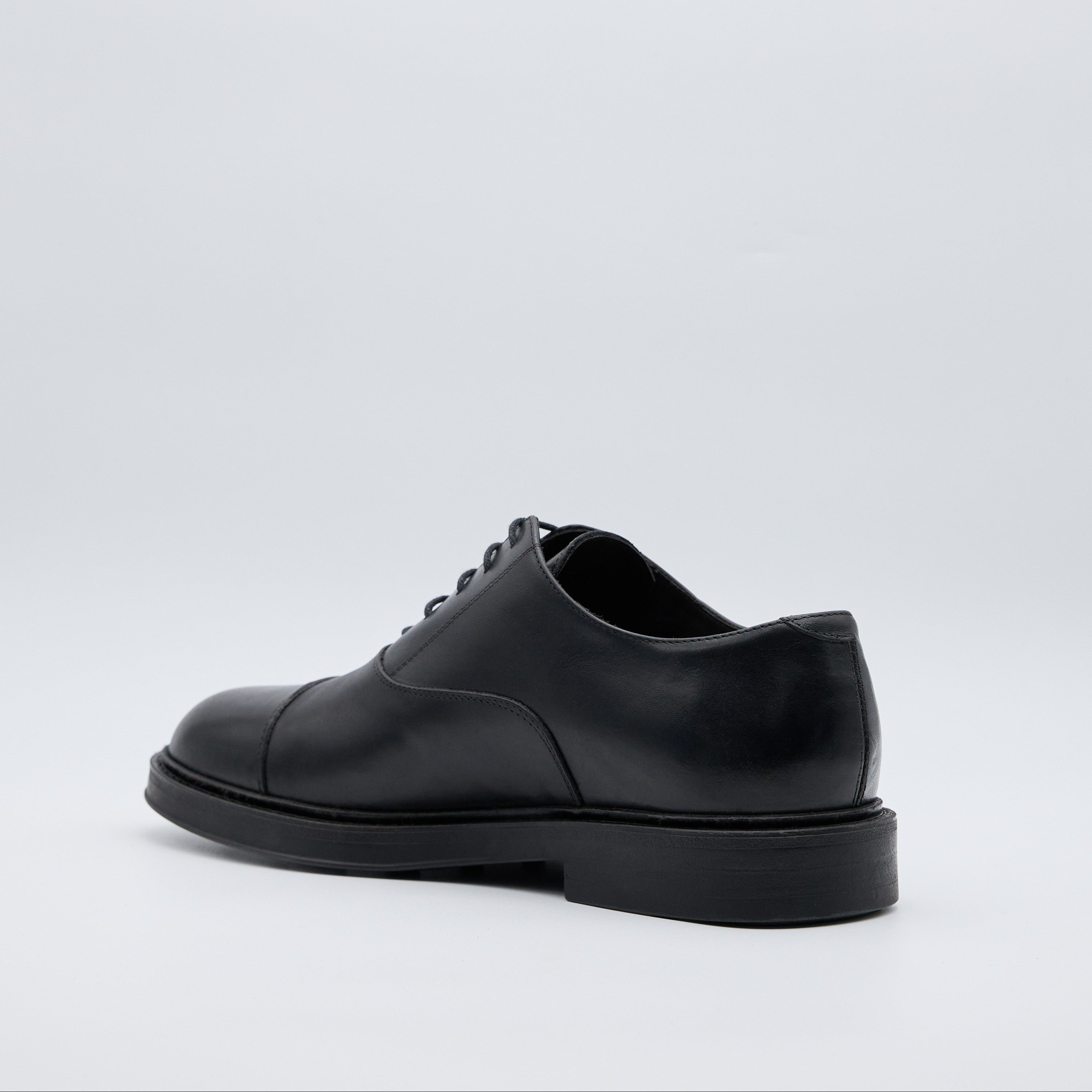 Oxford Cap Toe in Pelle Nera