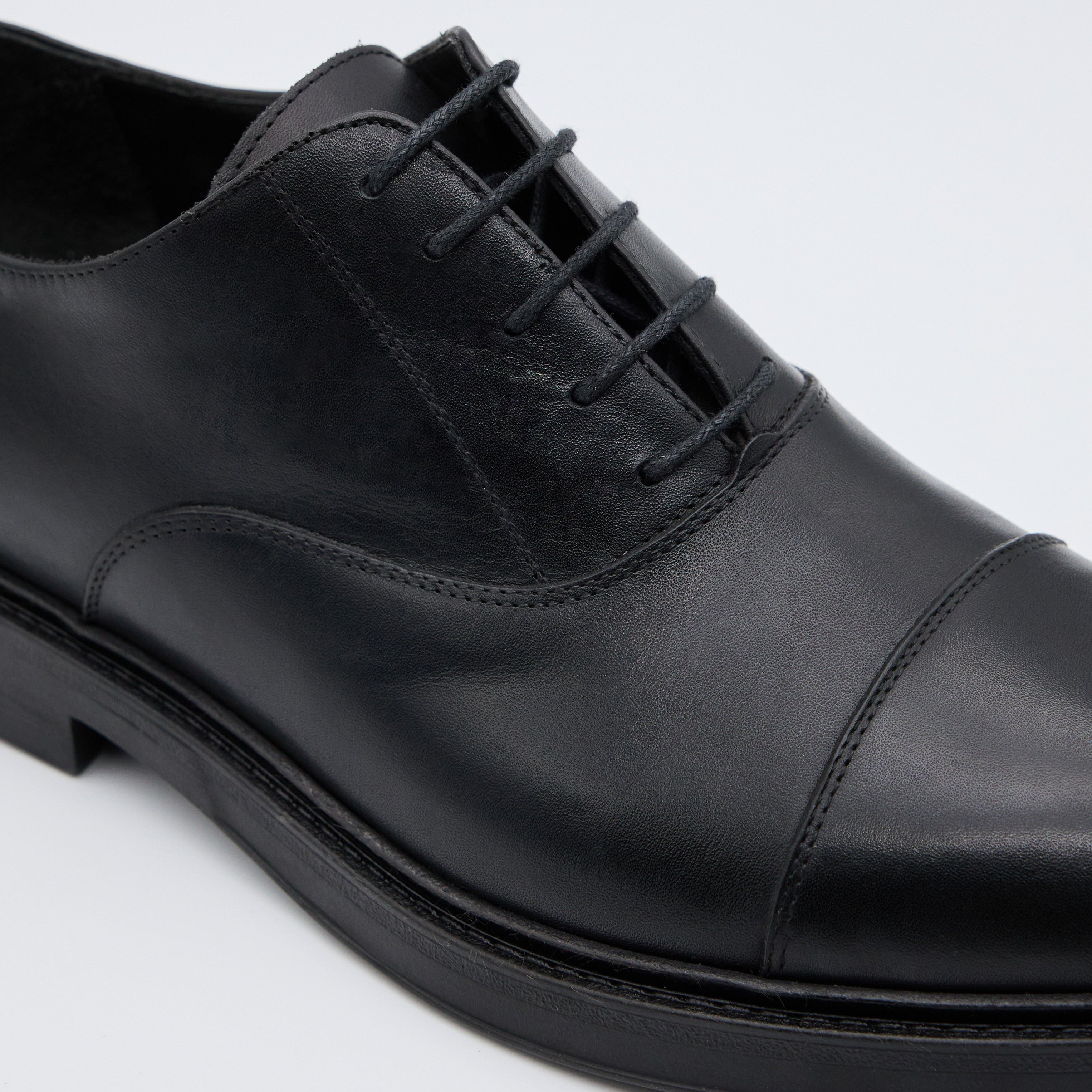 Oxford Cap Toe in Pelle Nera